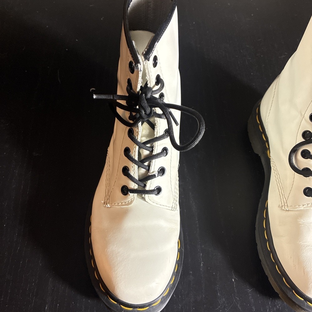 Dr. Martens 11821 Women's Size 8 White Leather Lace Up Combat Boots Grunge - Picture 3 of 9